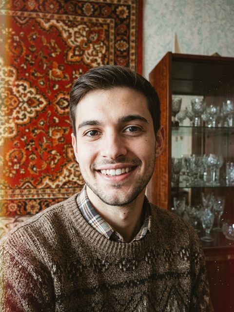 ИИ-фотосессия «Советское ретро»: крупный портрет в цветах старой плёнки